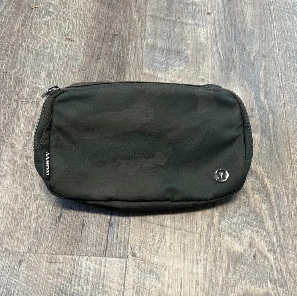 Lululemon Everywhere Belt Bag Heritage Camo Jacquard Max Dark Olive Green